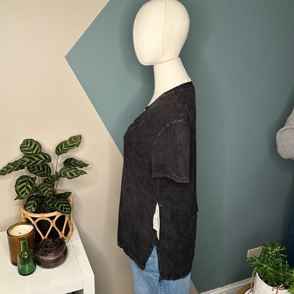 Treasure & Bond Black V-Neck Tee Distressed Vintage Soft Casual NWT Flawed Small - Picture 2 of 10
